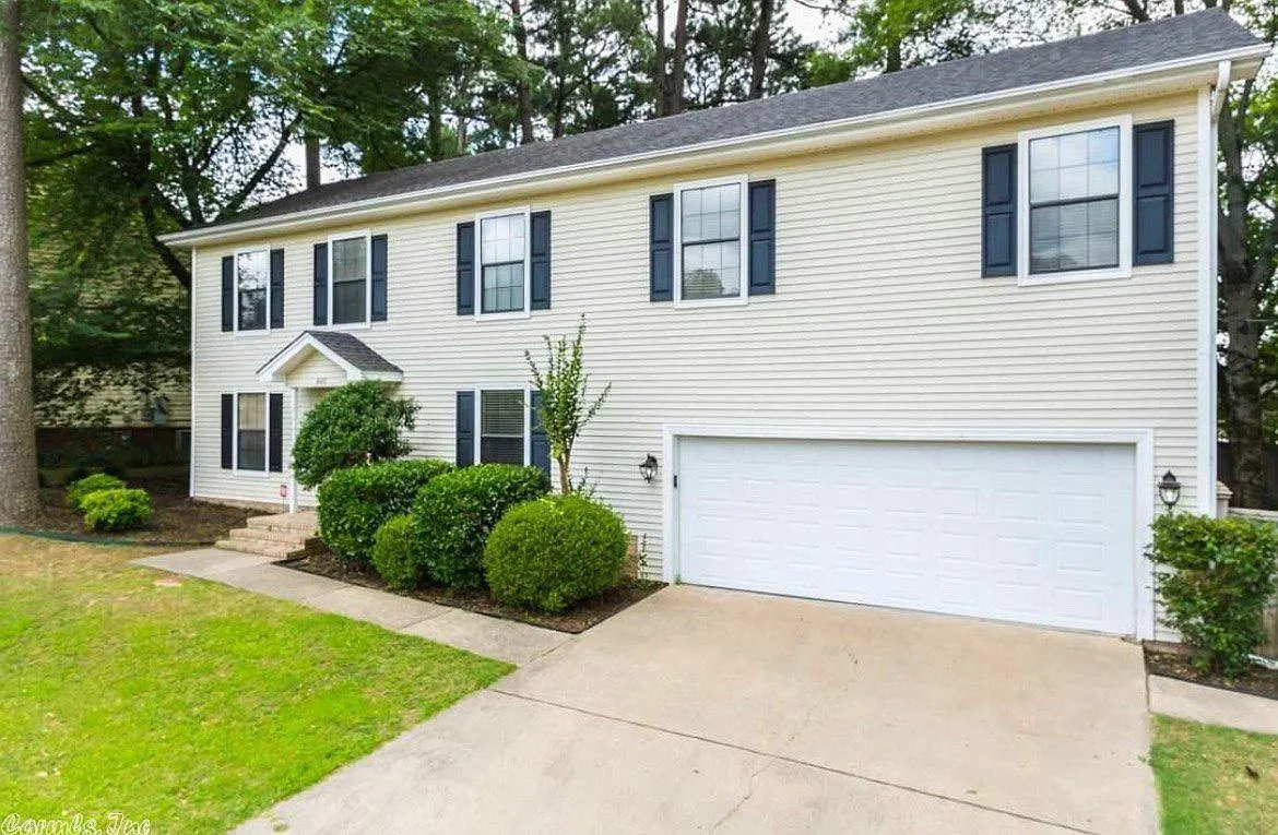 14411 Westbury Dr — Photo 1