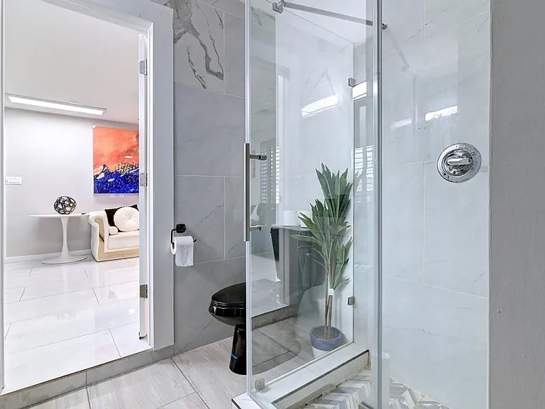 121 W Balboa Dr — Photo 17