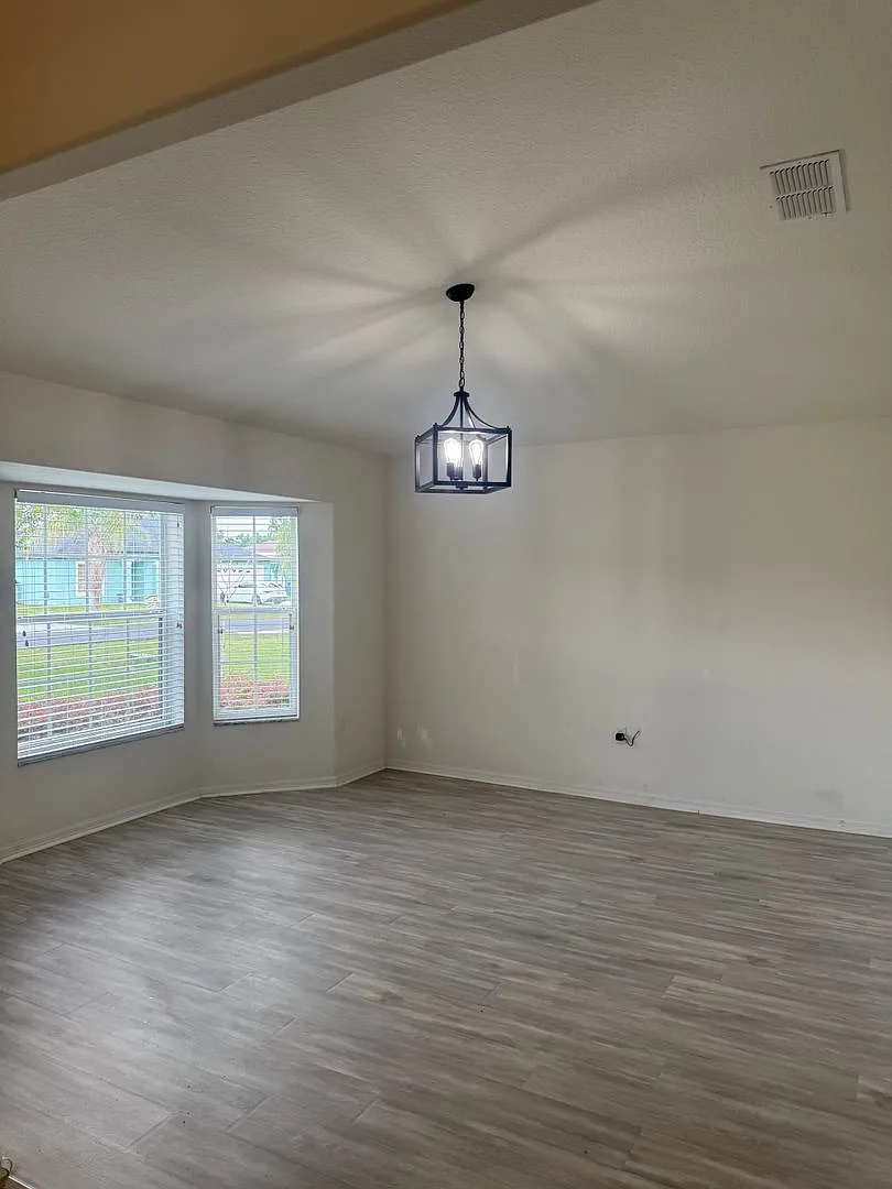 Spacious home in Village 7 Poinciana — Photo 4