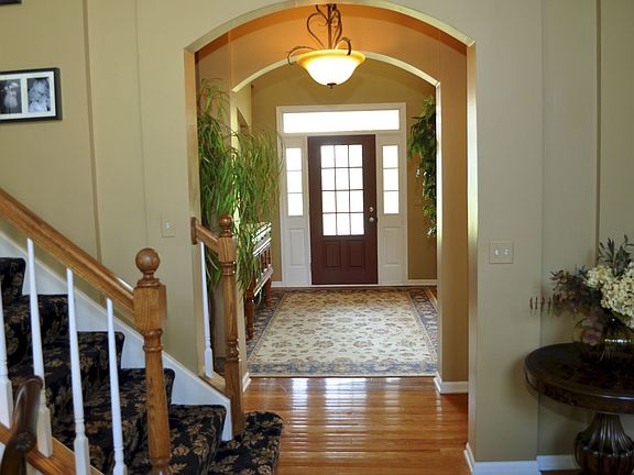 Entry with custom doors