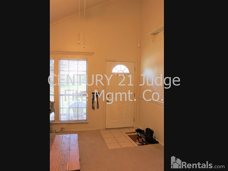 2nd image of 911 Noah St
