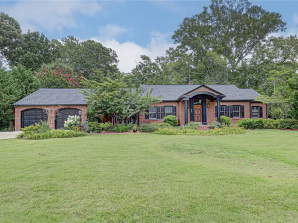 267 Hillcrest Dr, Auburn, AL 36830