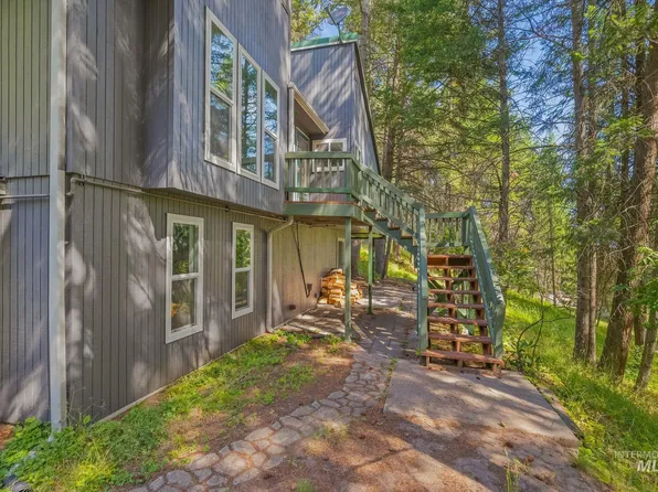 20235 Valley View Dr, Lewiston, ID 83501
