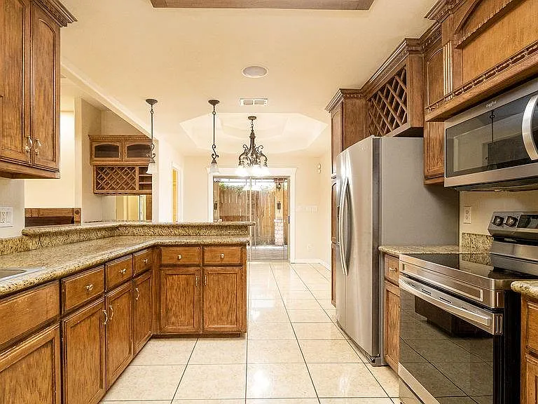 919 Hill Country Rd — Photo 3