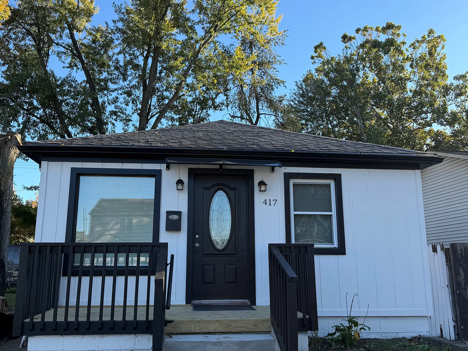 417 W Meyers Avenue — Photo 1