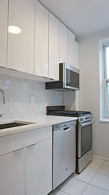 Rented by Metropolitan Equities | media 31