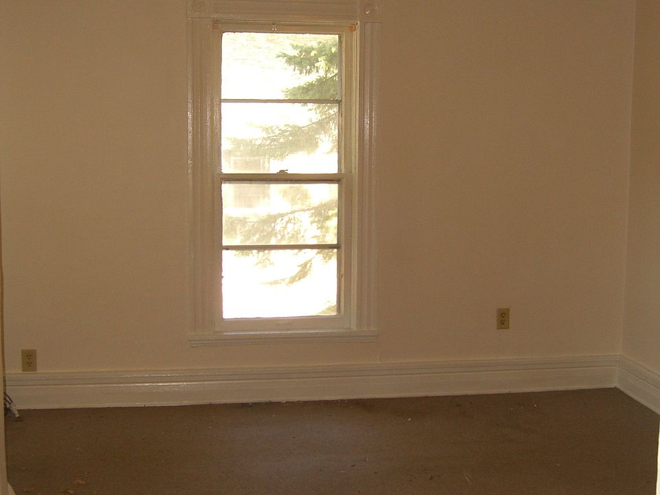 2nd image of 407 Broadway St NE #2