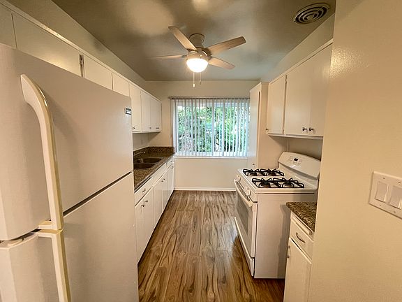 3rd image of 7607 Fountain Ave APT 11