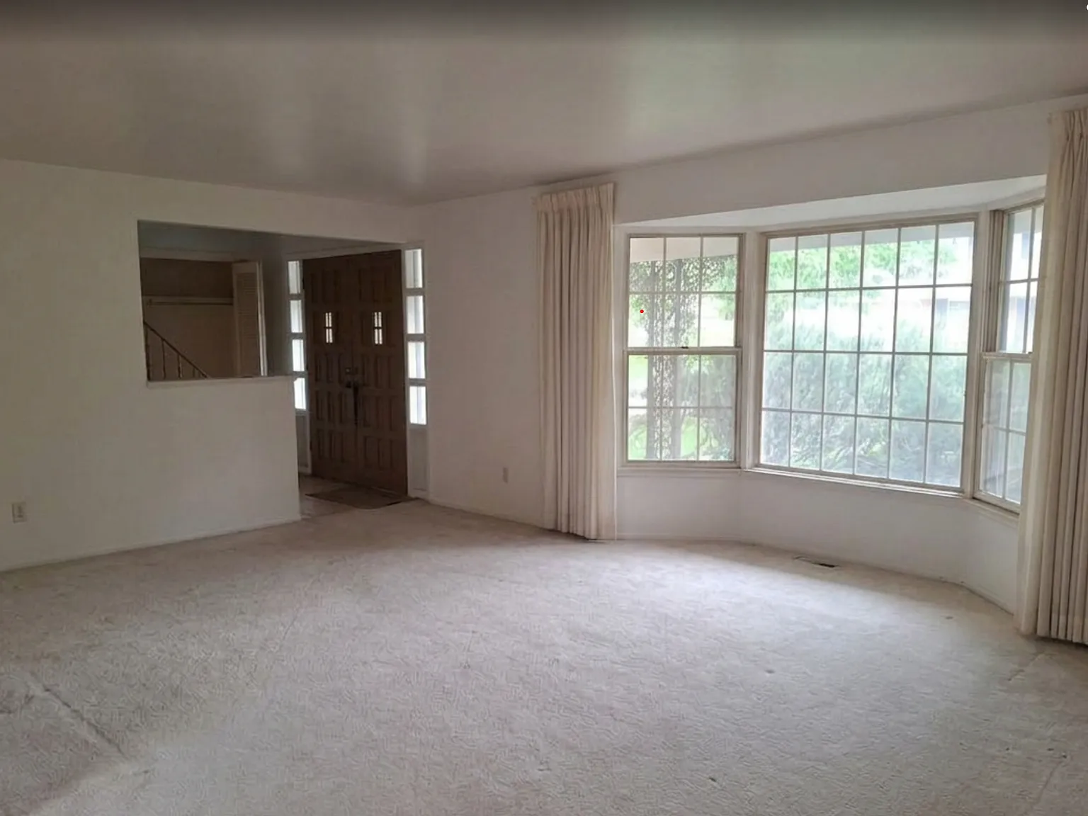 4 bed, 2.5 bath, 2543 sqft, $4,080 — Photo 2