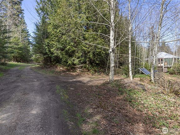 4th image of 1119 Eaglemount Road