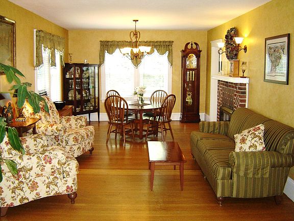 3rd image of 8 Nahanton Ave