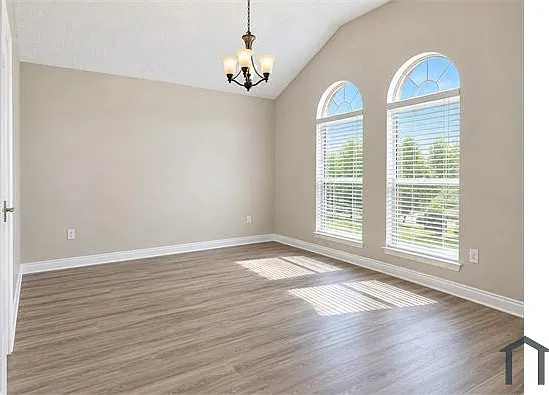4 bed, 2250 sqft, $3,200 — Photo 3
