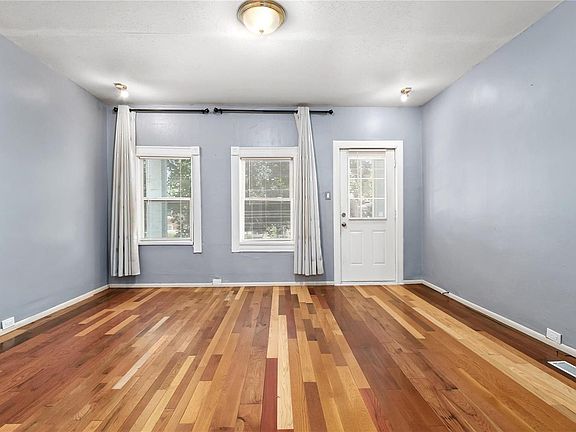 3rd image of 4172 Walsh St