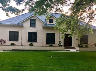 1139 Westmoor Pl, Saint Louis, MO 63131