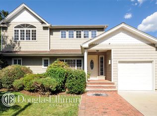 8 1st St, Syosset, NY 11791