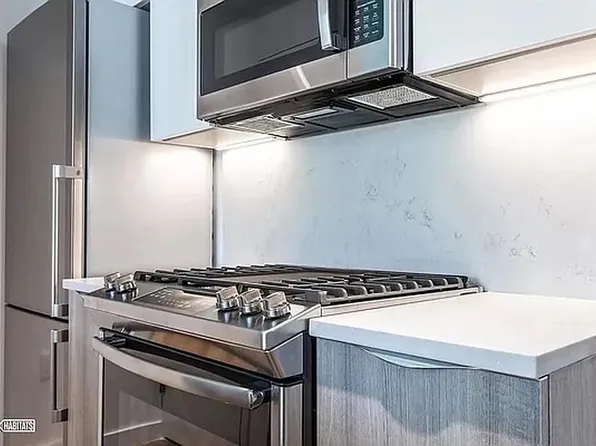 211 Mcguiness Boulevard image 5 of 16