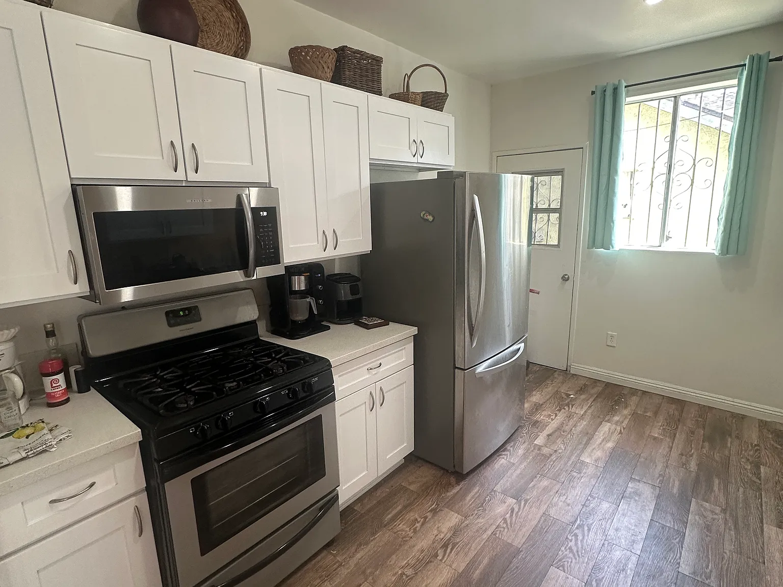 4 bed, 1800 sqft, $3,995 — Photo 2