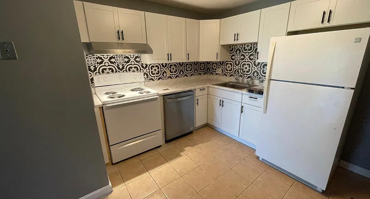 123 Whipple St — Photo 1