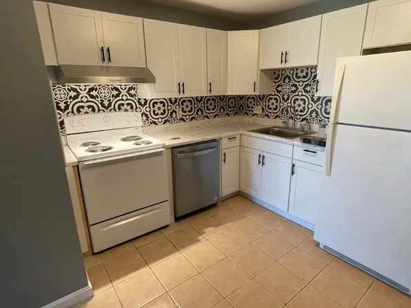 123 Whipple St APT 20, Worcester, MA 01610