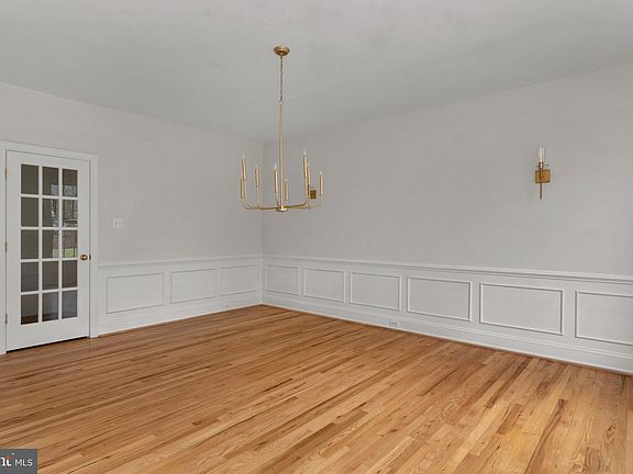 5th image of 1027 Stonington Dr