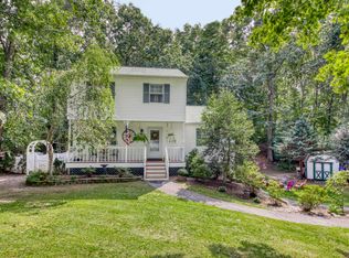61 20th St, Wading River, NY 11792