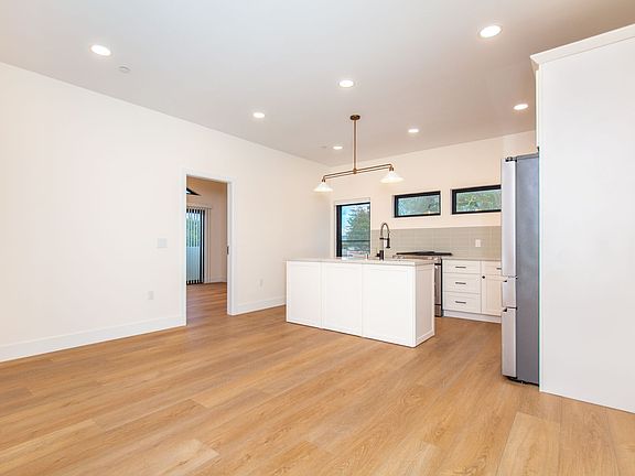5th image of 3403 N Mountain View Dr #3B-3BA-1100SQFT
