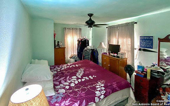 5th image of 2811 W Woodlawn Ave