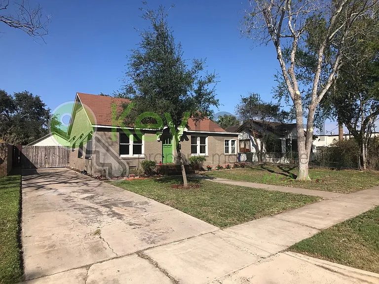1016 Laurel Ave — Photo 3