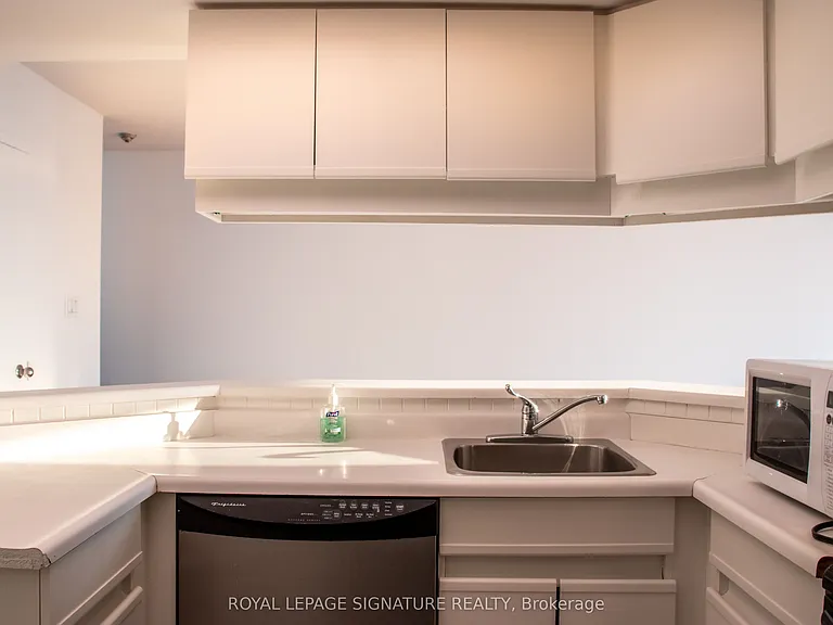 1001 Bay St #3403 — Photo 20