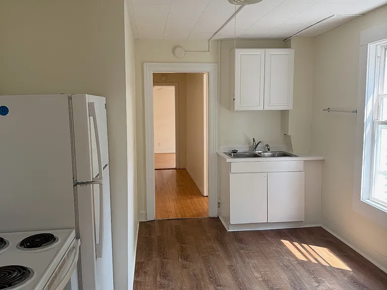 168 North Ave — Photo 1