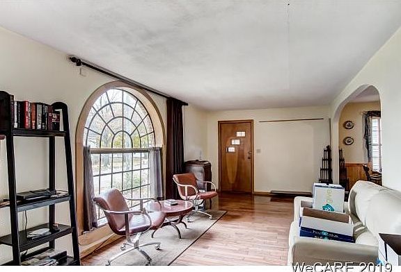 4th image of 215 Keplar St