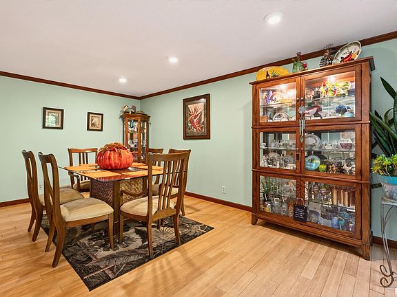 5th image of 124 Twin Oaks Dr