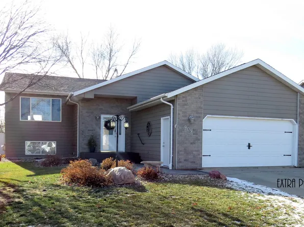 909 E Pine St, Brandon, SD 57005