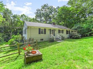 28 Cascade Ct, Stamford, CT 06903