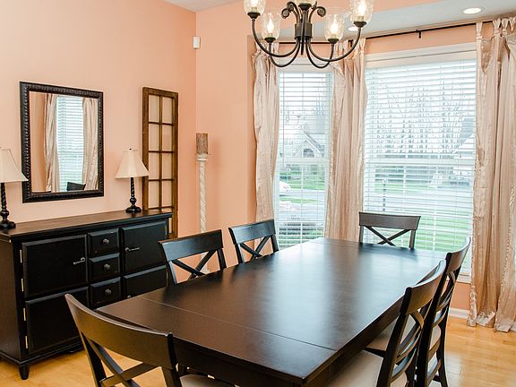 4th image of 76 Jewelberry Dr