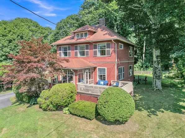 64 Park St, Hudson, MA 01749