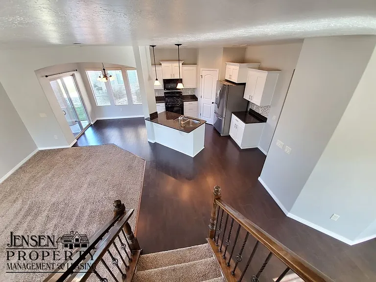 671 N Bluffview Cir — Photo 16