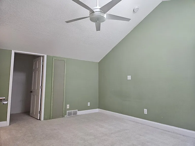 111 NW 2nd St #3 — Photo 17