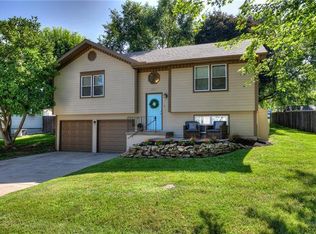 221 Richfield Ct, Liberty, MO 64068