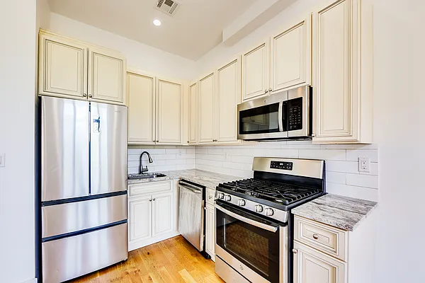 Rented by Compass | media 24