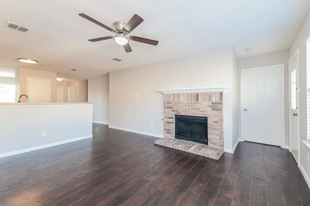 3 bed, 2.0 bath, 1428 sqft, $1,960 — Photo 4
