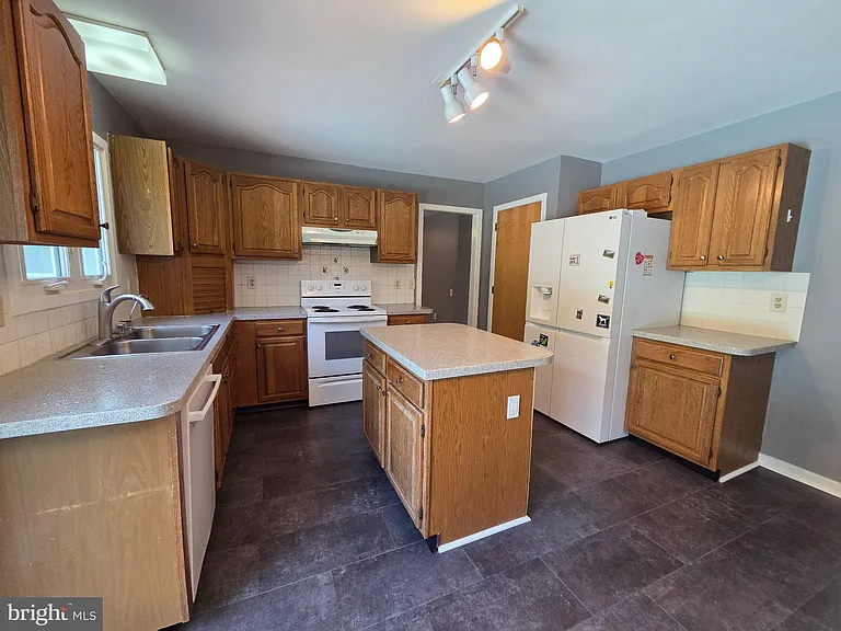 212 Fairhill Dr — Photo 7