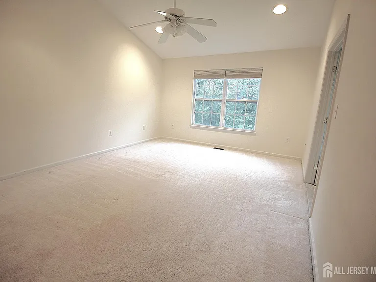 72 Truman Ave — Photo 16