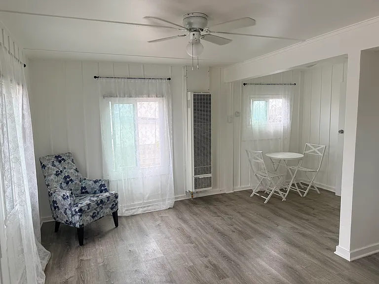 1718 Grove St — Photo 4