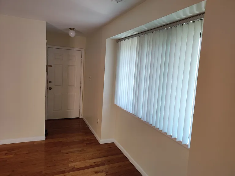 403 Lucas Ln — Photo 8