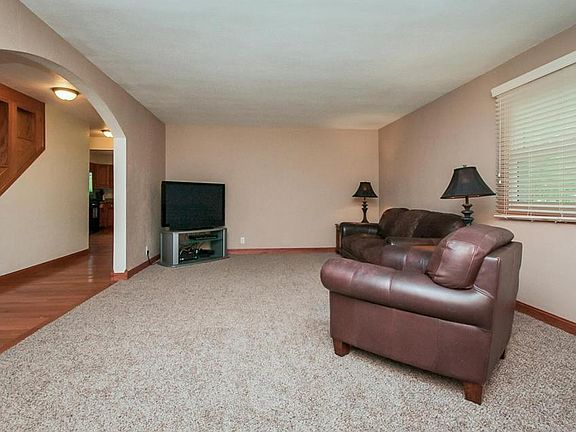 4th image of 1013 Rolling Glen Dr