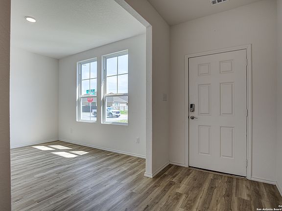 3rd image of 3529 Annalise Avenue