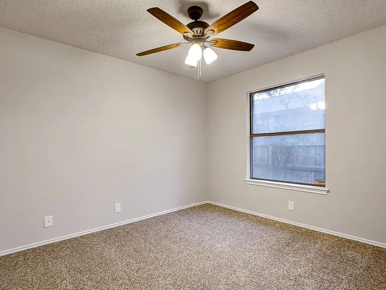 11823 Adriana Maria — Photo 23