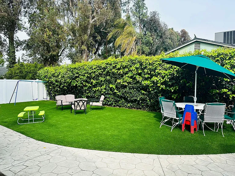 22040 Avenue San Luis — Photo 2