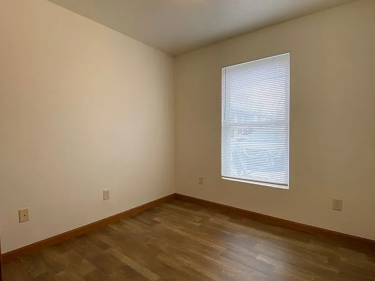 275 Woodridge Ct — Photo 40